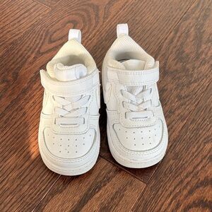 Nike Court Borough Low Kids White Sneakers with Velcro 5c